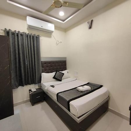 Hotel Vighneshwara Inn Vijayawāda Buitenkant foto
