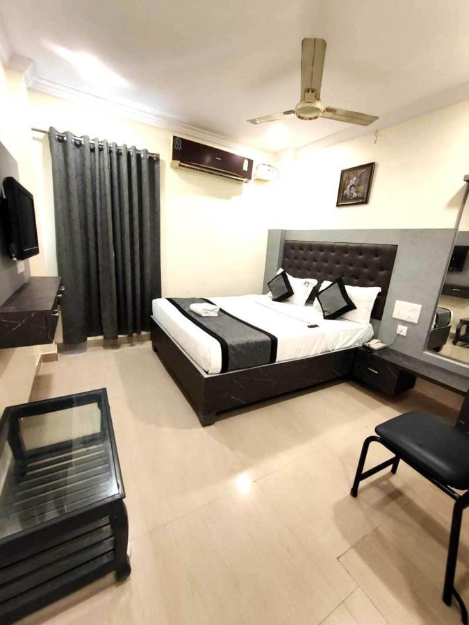 Hotel Vighneshwara Inn Vijayawāda Buitenkant foto