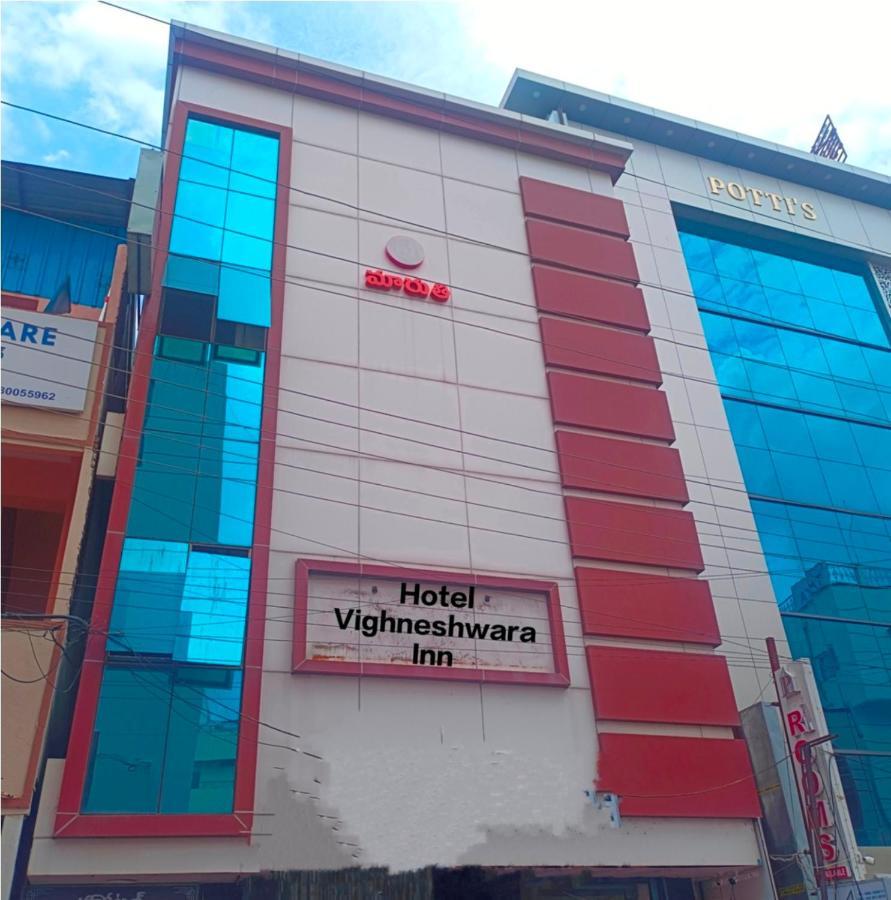 Hotel Vighneshwara Inn Vijayawāda Buitenkant foto